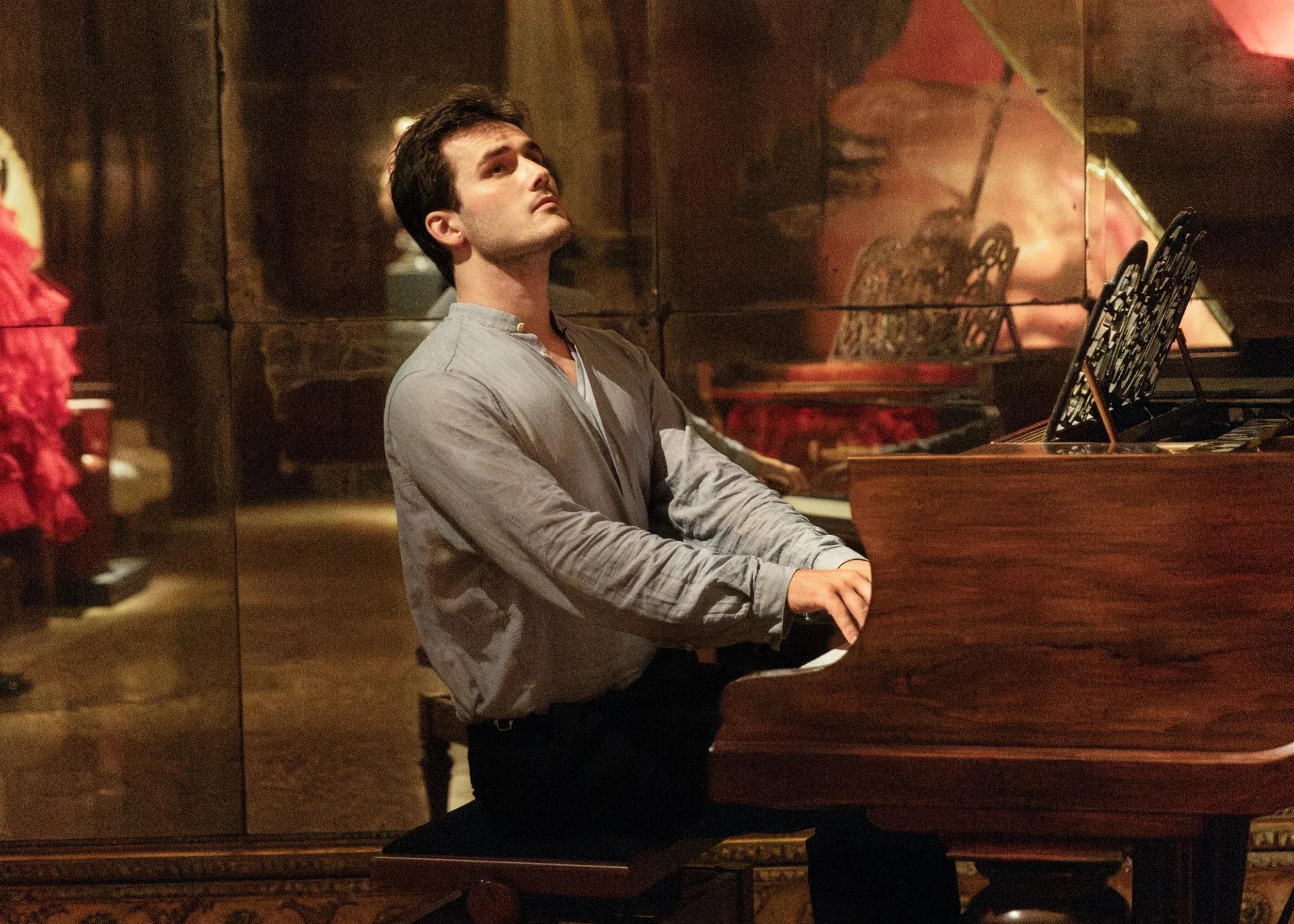 Matéo Dhédin playing the piano